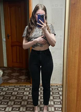 Джинси mom; темно сірого кольору; розмір 34
