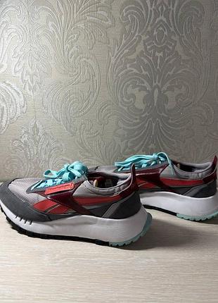 Кросівки reebok classic leather legacy сірі з бордовим та блакитним