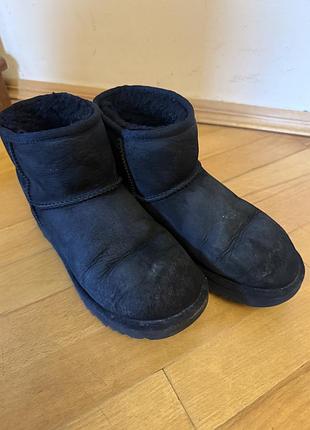 Ugg mini black