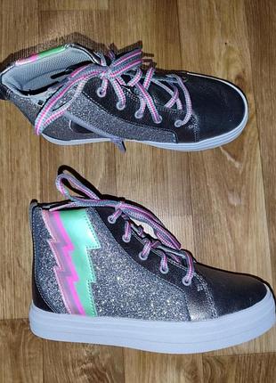 Новые детские ботинки clarks р.33
