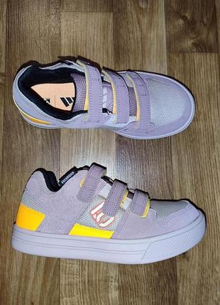 Новые кроссовки adidas р.35-36