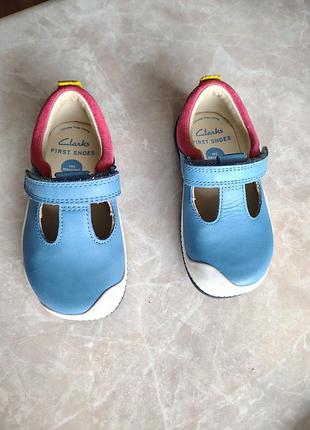 Детские кожаные туфли-сандалии clarks first shoes