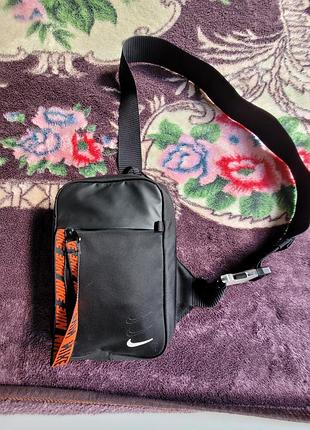 Рюкзак спортивный тканевый 3 л nike sprtswr essentials hip pack ba6144-010