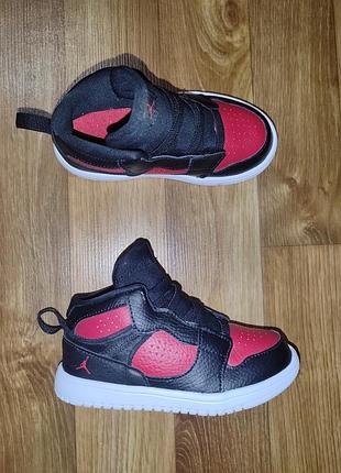 Дитячі кросівки nike jordan р.26