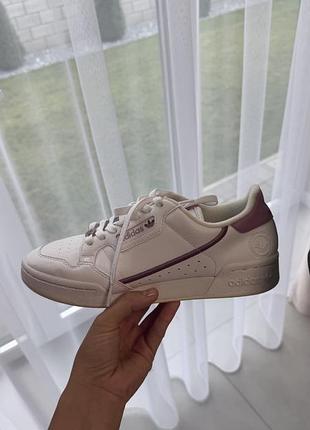 Кеди від бренду adidas