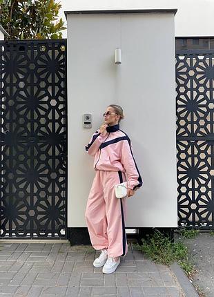 Жіночий костюм