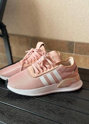 Жіночі кросівки adidas