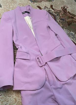 Бузковий костюм zara