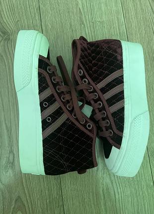 Кросівки adidas originals nizza на платформі з малинового бархата