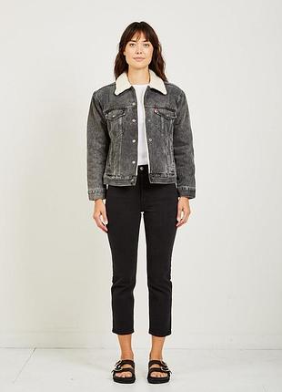 Сіра тепла джинсова куртка levi’s