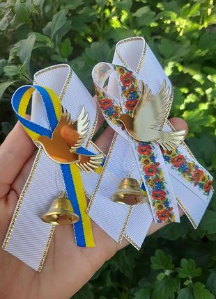 Брошки, бутоньєрки в школи для першокласників випускників