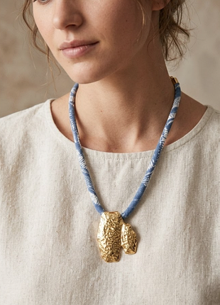 Кольє абстракція нержавіюча сталь на блакитному шнурку