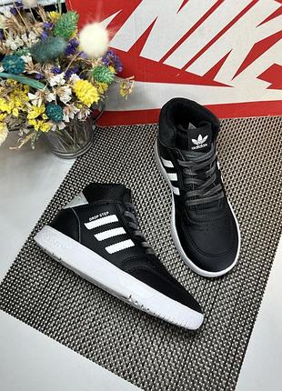 Оригінальні кросівки adidas