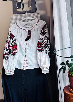 Вишита блуза і спідниця