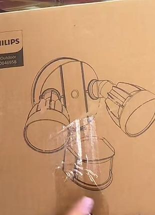 Philips 9290046958 — це подвійний вуличний світлодіодний прожектор з датчиком руху (philips led outdoor dual head/security light with pir sensor)