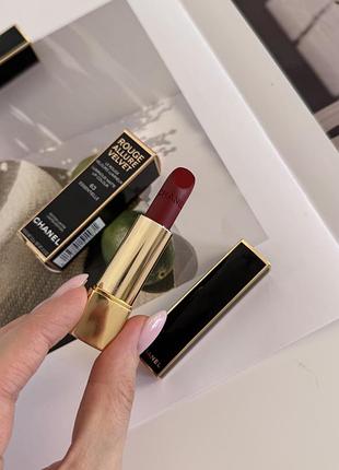 Матова помада rouge allure velvet  63 essentielle