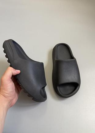 Adidas yeezy slide  foam runner 40(25cm)