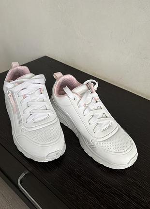 Продам дитячі кросівки skechers