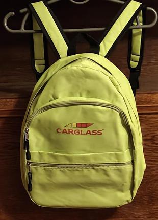 Новий ярко зелений рюкзак від компанії carglass.