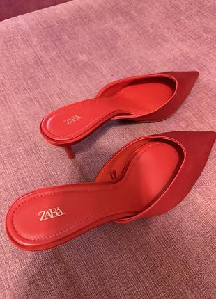 Офігезні шльопки-лодочки zara, нові, атласні, 40 розмір, на повний 39 (25,5см)