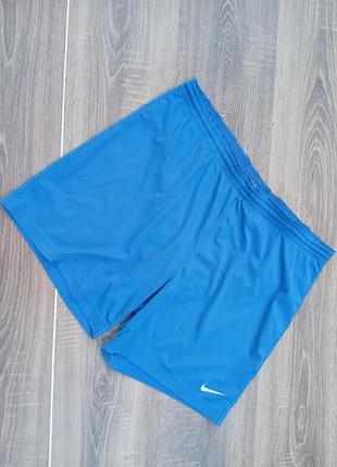 Спортивні шорти бренду nike