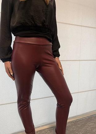 Бордовые кожаные лосины calzedonia, в отличном состоянии, на флисе, размер s-m