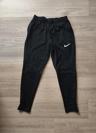 Базові спортивні штани від nike