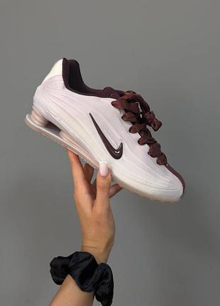 Nike shox r4 
particle rose / burgundy crush