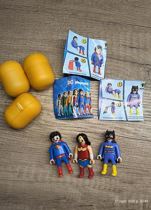 Колекційні мініфігурки супергероїв dc comics (супермен, диво-жінка та бетгерл) у колаборації з брендом playmobil,  kinder surprise.