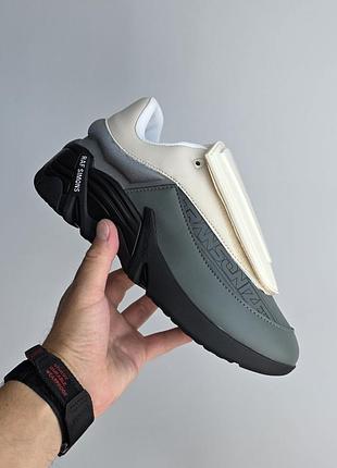 Raf simons antei 
• graphite / cream •