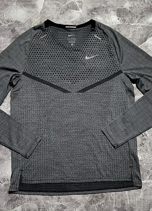 Чоловічий спортивний лонгслів nike чоловічий лонгслів nike dri-fit adv techknit