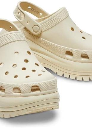 Женские сабо на платформе crocs mega crush. оригинал. новые. цвет bone. w8, w9