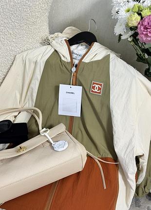 Ветровка жіноча куртка непромокаєма трендова вітровка