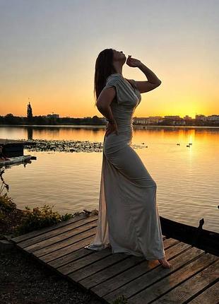 Неймовірна сукня