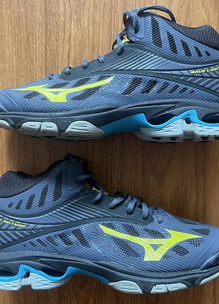 Чоловічі професійні волейбольні кросівки для волейболу mizuno wave lightning z4 mid