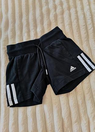 Шорты adidas на 4-5 лет 110 см