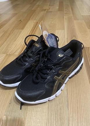Чорні кросівки asics gel-quantum 90 з золотими акцентами та білою підошвою