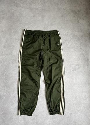 Нейлонові штани adidas зеленого кольору розмір м