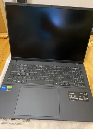Asus vivobook v16 / rtx 5050 8gb / intel core 5 210h / 16gb / 144hz