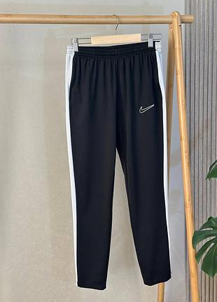 Штани чоловічі nike  •розмір м, але маломірять, будуть на s