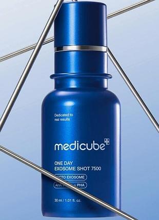 Medicube one day exosome shot pore ampoule 7500 інтенсивна сироватка з екзосомами та спікулами для звуження пор 30 мл