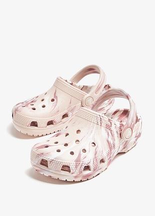Crocs classic marbled clogs, рожеві, мармур