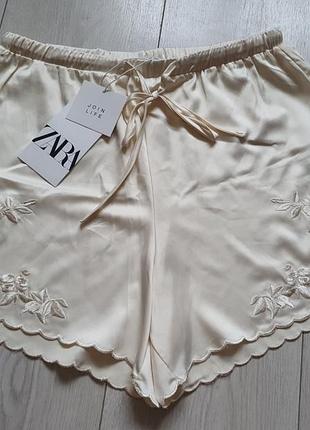 Шовковисті шорти zara з вишивкою розмір s