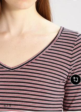 Трикотажный лонгслив hollister в полоску с люрексом 9
