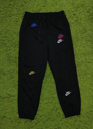Штани nike multi-logo embroidered tee