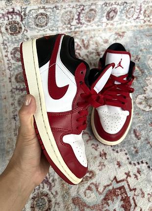 Шкіряні кросівки nike air jordan 1 low , 37р