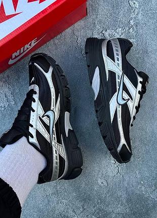 Nike intiator black/silver