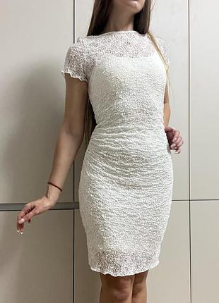 Елегантна біла облягаюча сукня від h&m