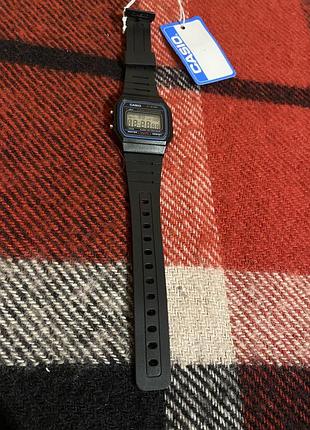 Культовый электронный часы casio f-91w