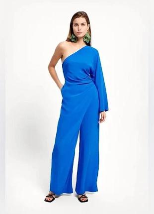 Комбінезон жіночий асиметричний із відкритими плечима zara королівського синього кольору з віскозою. xs